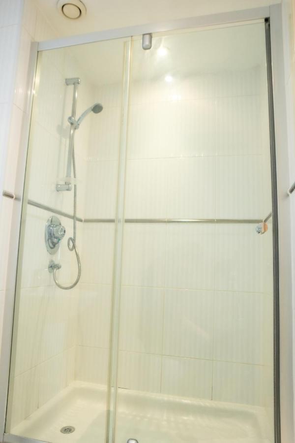 Newly Furnished Appartment Near Train Station Wolverhampton Zewnętrze zdjęcie