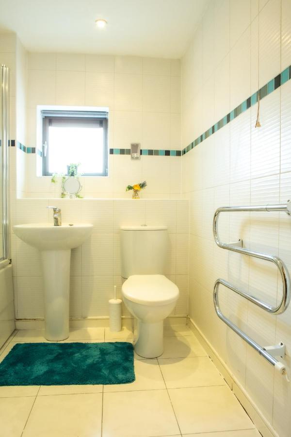 Newly Furnished Appartment Near Train Station Wolverhampton Zewnętrze zdjęcie